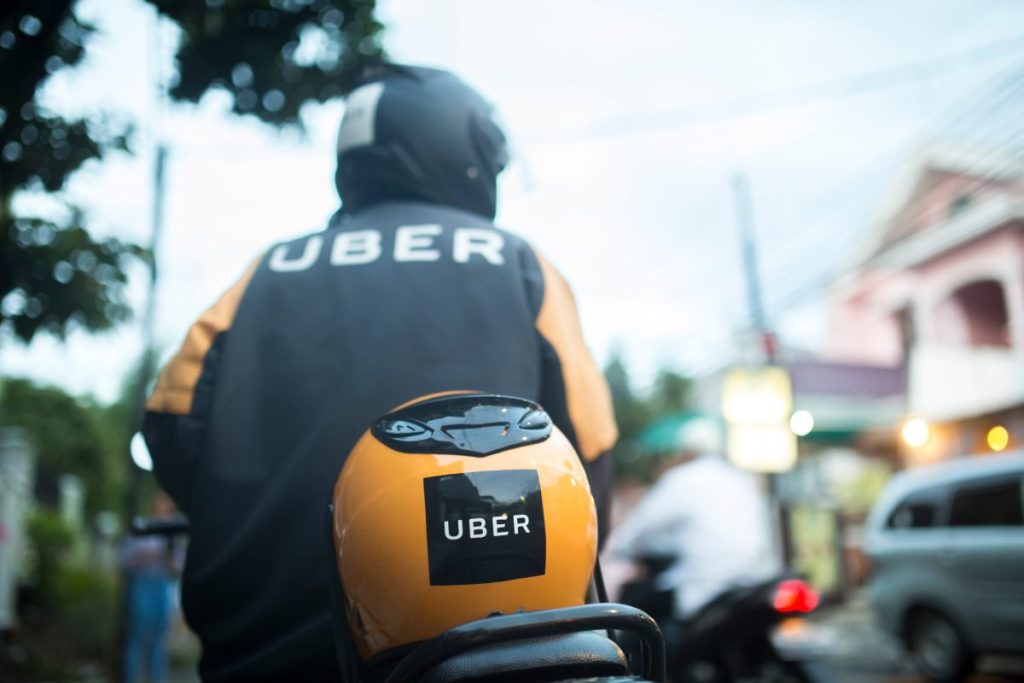 Justiça brasileira suspende serviço Uber moto no Brasil